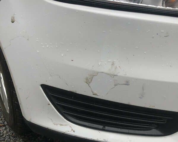 Белый Форд Фокус, объемом двигателя 2 л и пробегом 297 тыс. км за 7500 $, фото 11 на Automoto.ua