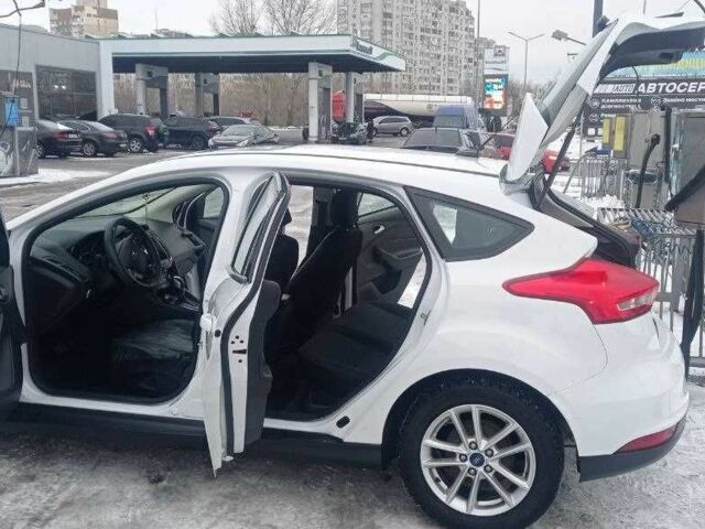 Білий Форд Фокус, об'ємом двигуна 2 л та пробігом 182 тис. км за 9200 $, фото 2 на Automoto.ua