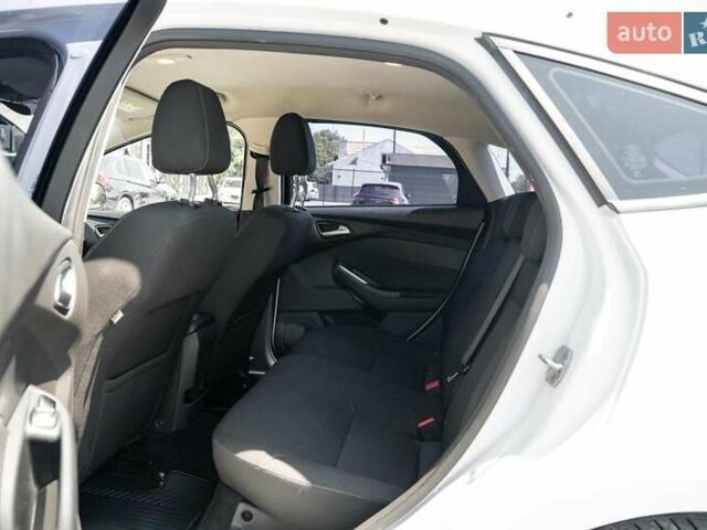 Белый Форд Фокус, объемом двигателя 1 л и пробегом 191 тыс. км за 8700 $, фото 28 на Automoto.ua