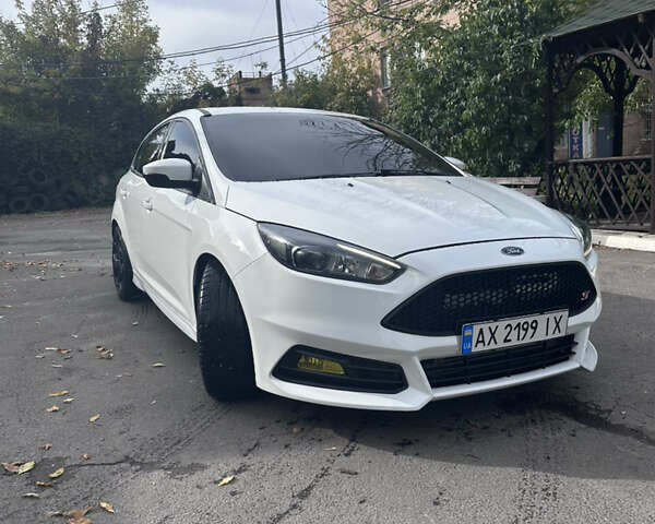 Белый Форд Фокус, объемом двигателя 2 л и пробегом 74 тыс. км за 11500 $, фото 4 на Automoto.ua