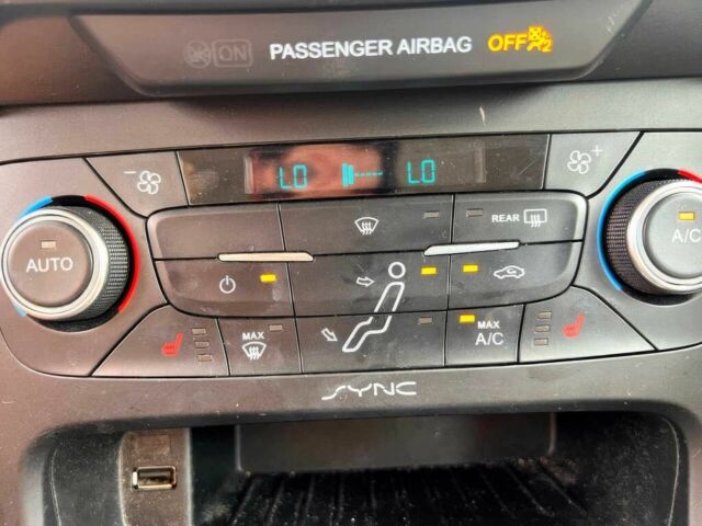 Белый Форд Фокус, объемом двигателя 0 л и пробегом 71 тыс. км за 2500 $, фото 9 на Automoto.ua