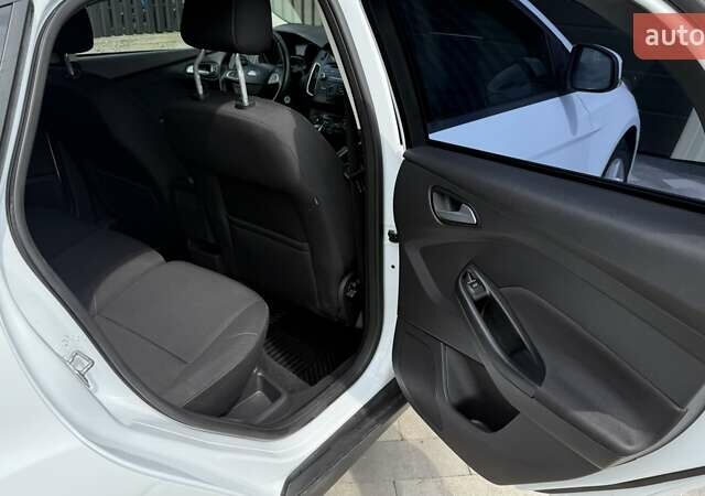 Белый Форд Фокус, объемом двигателя 1 л и пробегом 190 тыс. км за 7600 $, фото 6 на Automoto.ua