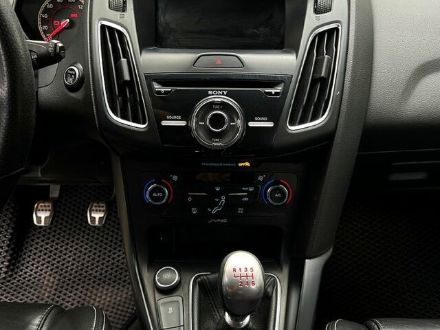 Белый Форд Фокус, объемом двигателя 2 л и пробегом 162 тыс. км за 10900 $, фото 6 на Automoto.ua