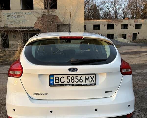 Белый Форд Фокус, объемом двигателя 1 л и пробегом 150 тыс. км за 7500 $, фото 2 на Automoto.ua