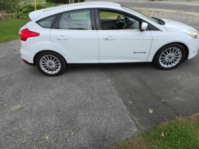 Білий Форд Фокус, об'ємом двигуна 0 л та пробігом 79 тис. км за 2500 $, фото 5 на Automoto.ua