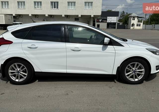 Белый Форд Фокус, объемом двигателя 1 л и пробегом 190 тыс. км за 7600 $, фото 7 на Automoto.ua