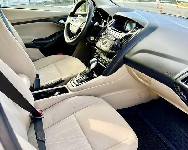 Білий Форд Фокус, об'ємом двигуна 2 л та пробігом 220 тис. км за 8000 $, фото 1 на Automoto.ua