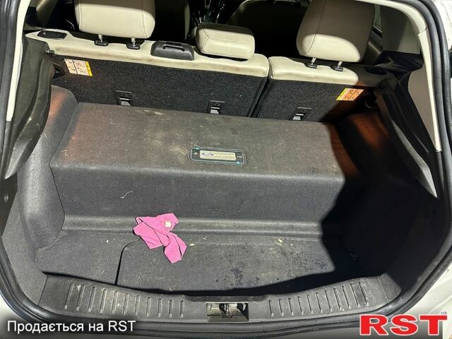 Белый Форд Фокус, объемом двигателя 0.15 л и пробегом 122 тыс. км за 8500 $, фото 5 на Automoto.ua