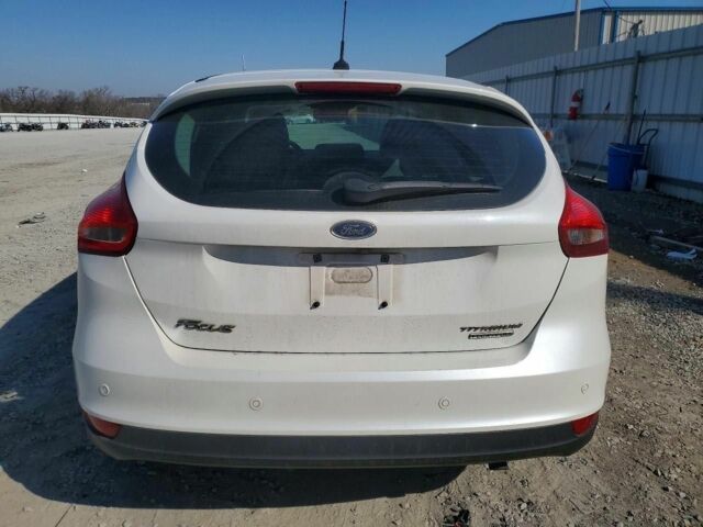 Белый Форд Фокус, объемом двигателя 2 л и пробегом 88 тыс. км за 5000 $, фото 5 на Automoto.ua