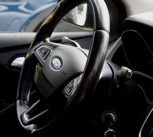 Белый Форд Фокус, объемом двигателя 1 л и пробегом 115 тыс. км за 9000 $, фото 23 на Automoto.ua