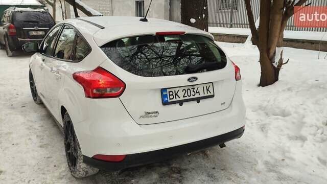 Білий Форд Фокус, об'ємом двигуна 2 л та пробігом 162 тис. км за 8999 $, фото 2 на Automoto.ua
