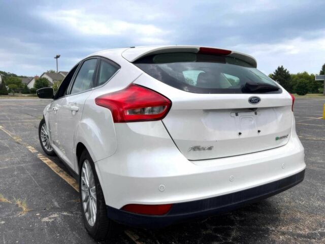 Белый Форд Фокус, объемом двигателя 0 л и пробегом 70 тыс. км за 2500 $, фото 2 на Automoto.ua