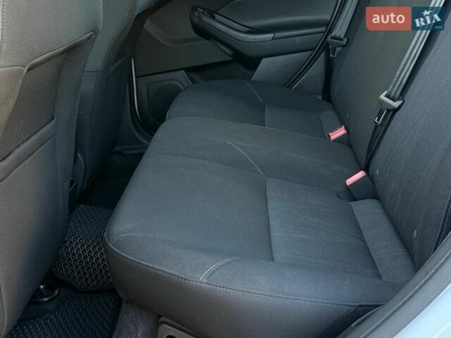 Белый Форд Фокус, объемом двигателя 2 л и пробегом 143 тыс. км за 9499 $, фото 10 на Automoto.ua