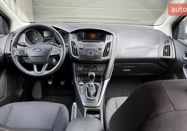 Форд Фокус 2016 у Чернівцях на Automoto.ua Білий Форд Фокус, об'ємом двигуна 1 л та пробігом 190 тис. км за 7600 $, фото 10 на Automoto.ua