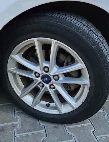 Белый Форд Фокус, объемом двигателя 2 л и пробегом 213 тыс. км за 8999 $, фото 9 на Automoto.ua