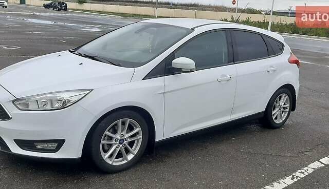 Белый Форд Фокус, объемом двигателя 1 л и пробегом 100 тыс. км за 8500 $, фото 3 на Automoto.ua