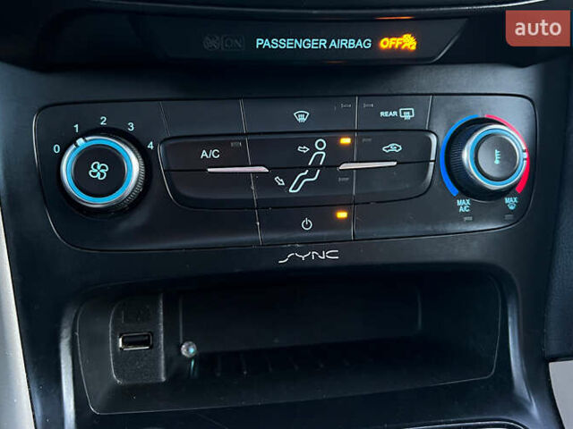 Білий Форд Фокус, об'ємом двигуна 2 л та пробігом 224 тис. км за 9200 $, фото 15 на Automoto.ua