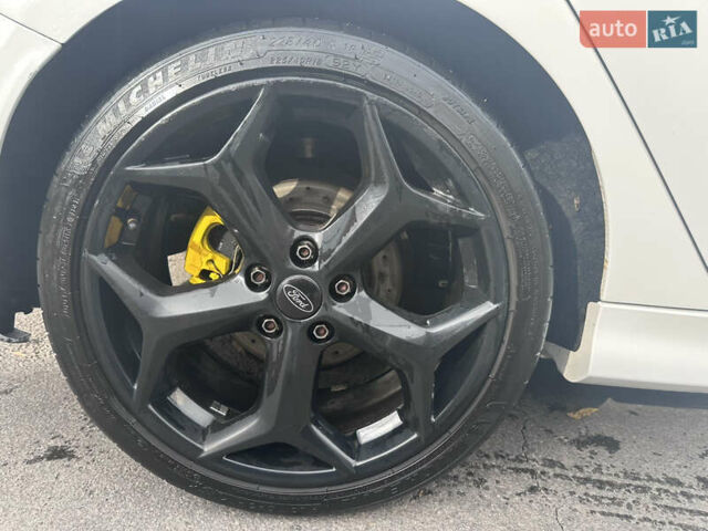 Белый Форд Фокус, объемом двигателя 2 л и пробегом 74 тыс. км за 11500 $, фото 11 на Automoto.ua