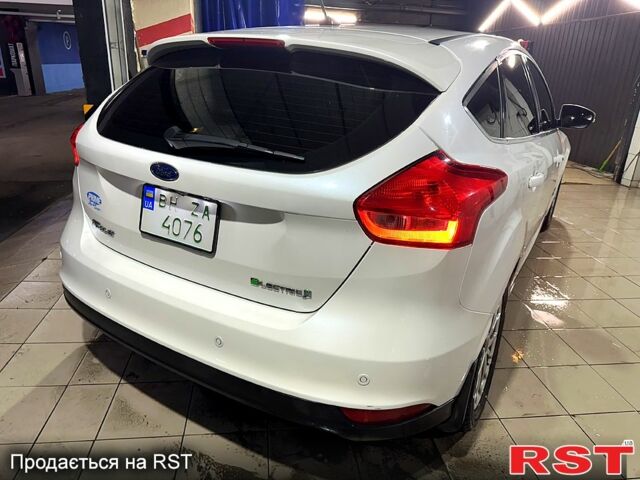 Белый Форд Фокус, объемом двигателя 0.15 л и пробегом 122 тыс. км за 8500 $, фото 12 на Automoto.ua