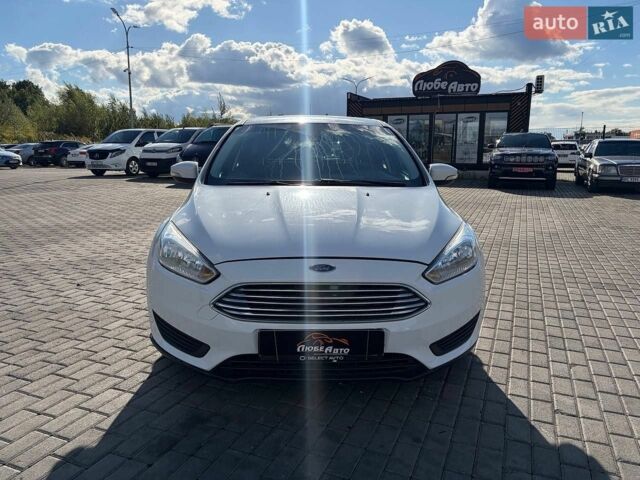 Білий Форд Фокус, об'ємом двигуна 2 л та пробігом 153 тис. км за 6950 $, фото 1 на Automoto.ua