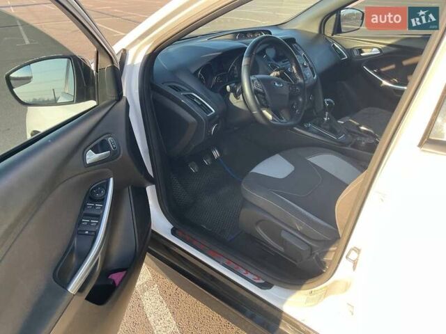 Білий Форд Фокус, об'ємом двигуна 2 л та пробігом 152 тис. км за 16000 $, фото 12 на Automoto.ua