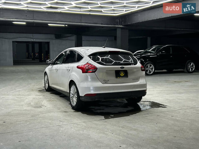 Білий Форд Фокус, об'ємом двигуна 2 л та пробігом 177 тис. км за 8700 $, фото 4 на Automoto.ua