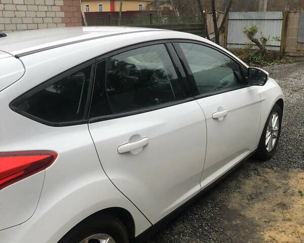 Белый Форд Фокус, объемом двигателя 2 л и пробегом 297 тыс. км за 7500 $, фото 5 на Automoto.ua
