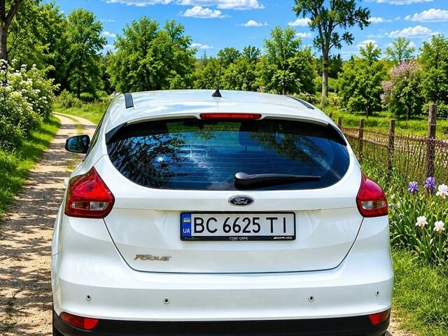 Белый Форд Фокус, объемом двигателя 1.5 л и пробегом 225 тыс. км за 8500 $, фото 4 на Automoto.ua