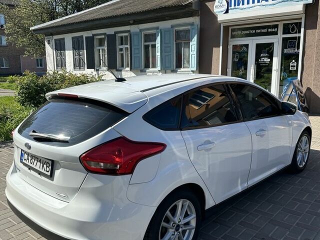 Білий Форд Фокус, об'ємом двигуна 2 л та пробігом 233 тис. км за 6000 $, фото 1 на Automoto.ua