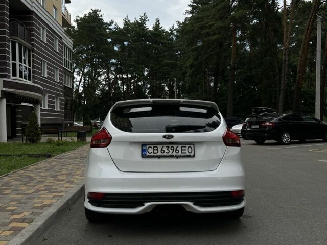 Белый Форд Фокус, объемом двигателя 2 л и пробегом 162 тыс. км за 10900 $, фото 4 на Automoto.ua
