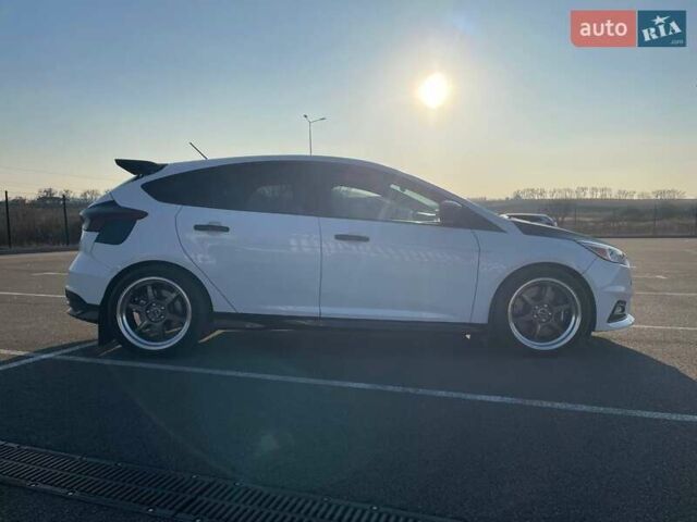 Білий Форд Фокус, об'ємом двигуна 2 л та пробігом 152 тис. км за 16000 $, фото 5 на Automoto.ua