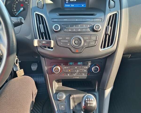Білий Форд Фокус, об'ємом двигуна 1 л та пробігом 98 тис. км за 9600 $, фото 13 на Automoto.ua