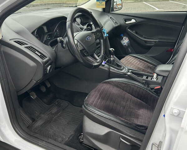 Білий Форд Фокус, об'ємом двигуна 1 л та пробігом 228 тис. км за 6800 $, фото 4 на Automoto.ua