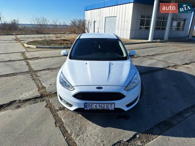 Білий Форд Фокус, об'ємом двигуна 1 л та пробігом 98 тис. км за 9600 $, фото 4 на Automoto.ua