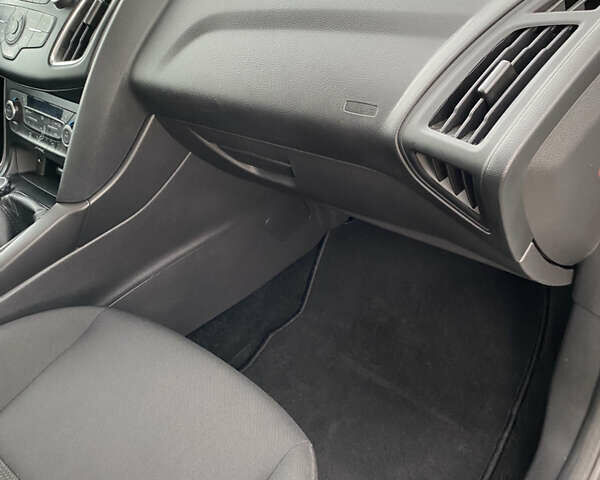 Білий Форд Фокус, об'ємом двигуна 1 л та пробігом 177 тис. км за 10100 $, фото 39 на Automoto.ua