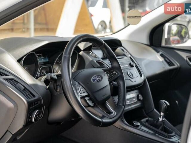 Белый Форд Фокус, объемом двигателя 1 л и пробегом 191 тыс. км за 8700 $, фото 18 на Automoto.ua