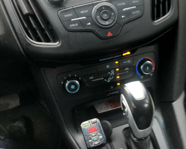 Белый Форд Фокус, объемом двигателя 2 л и пробегом 297 тыс. км за 7500 $, фото 3 на Automoto.ua