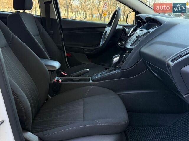 Белый Форд Фокус, объемом двигателя 2 л и пробегом 143 тыс. км за 9499 $, фото 9 на Automoto.ua