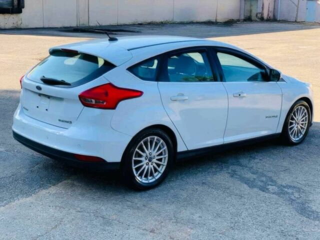 Белый Форд Фокус, объемом двигателя 0 л и пробегом 80 тыс. км за 7900 $, фото 4 на Automoto.ua