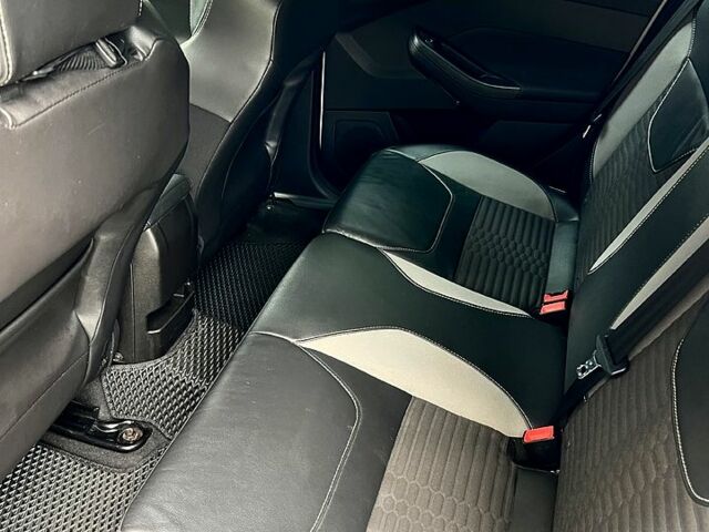 Белый Форд Фокус, объемом двигателя 2 л и пробегом 162 тыс. км за 10900 $, фото 8 на Automoto.ua