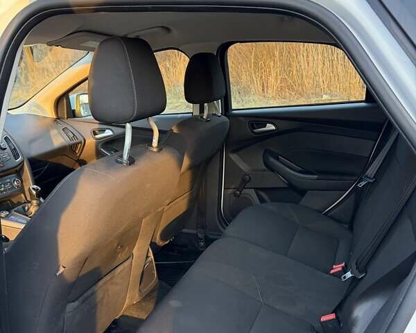 Белый Форд Фокус, объемом двигателя 1 л и пробегом 150 тыс. км за 7500 $, фото 7 на Automoto.ua