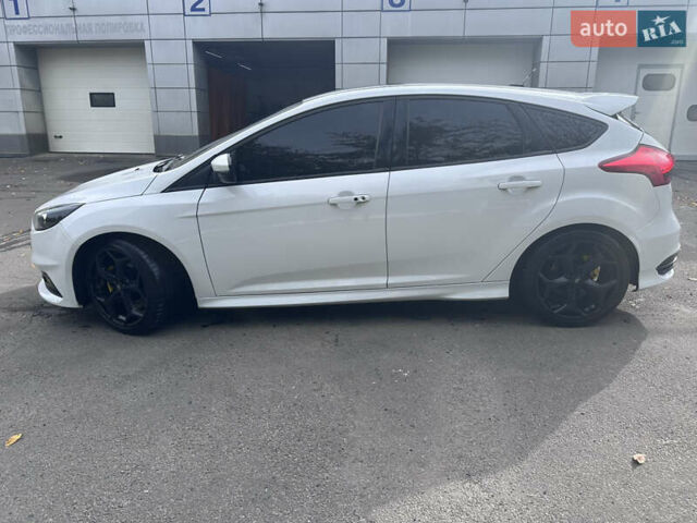 Белый Форд Фокус, объемом двигателя 2 л и пробегом 74 тыс. км за 11500 $, фото 7 на Automoto.ua