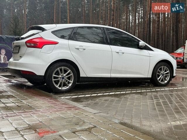 Белый Форд Фокус, объемом двигателя 1 л и пробегом 105 тыс. км за 8500 $, фото 4 на Automoto.ua