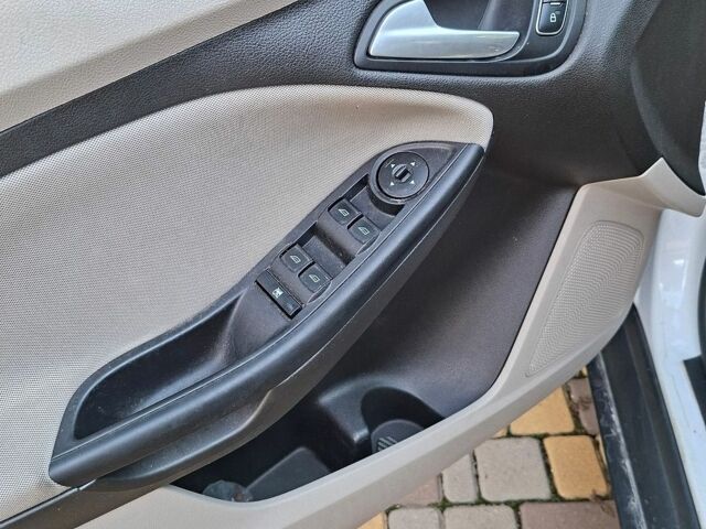 Білий Форд Фокус, об'ємом двигуна 2 л та пробігом 220 тис. км за 8200 $, фото 10 на Automoto.ua