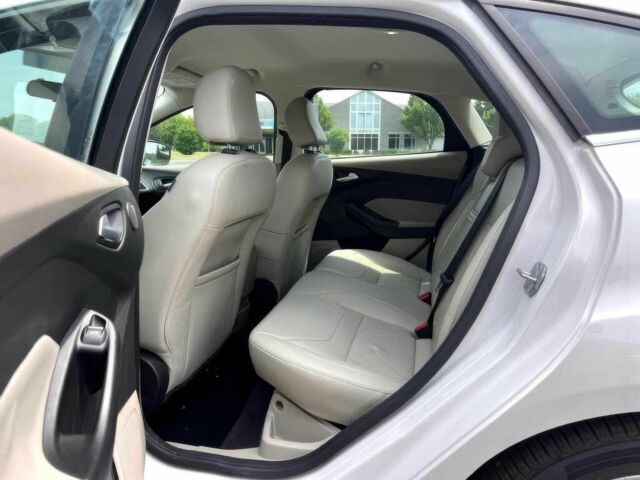 Белый Форд Фокус, объемом двигателя 0 л и пробегом 71 тыс. км за 2500 $, фото 10 на Automoto.ua