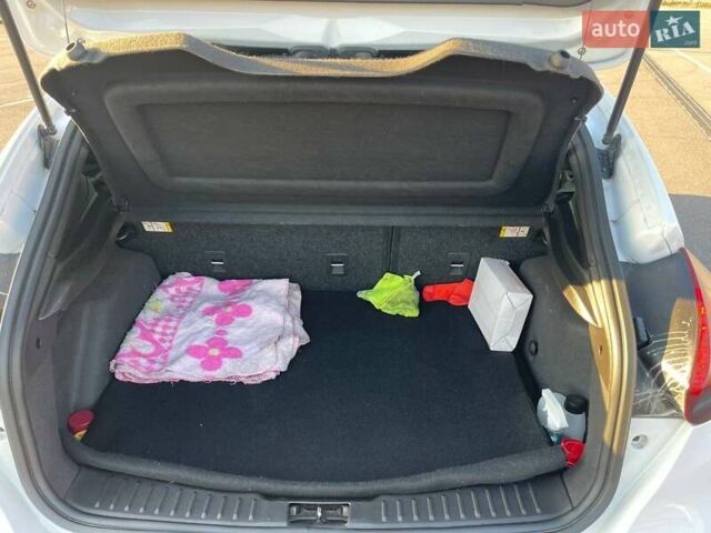 Білий Форд Фокус, об'ємом двигуна 2 л та пробігом 152 тис. км за 16000 $, фото 8 на Automoto.ua
