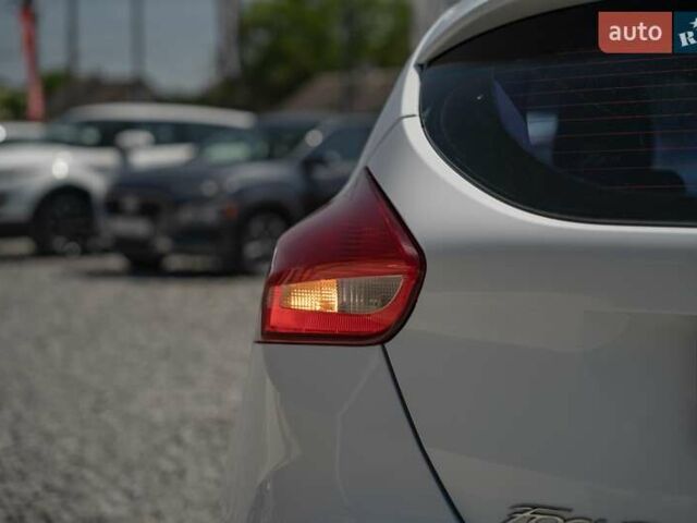 Белый Форд Фокус, объемом двигателя 1 л и пробегом 191 тыс. км за 8700 $, фото 8 на Automoto.ua