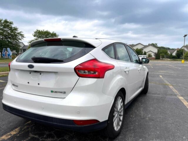 Белый Форд Фокус, объемом двигателя 0 л и пробегом 70 тыс. км за 2500 $, фото 4 на Automoto.ua