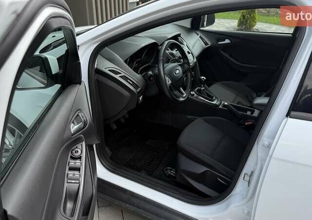 Форд Фокус 2016 у Чернівцях на Automoto.ua Білий Форд Фокус, об'ємом двигуна 1 л та пробігом 190 тис. км за 7600 $, фото 8 на Automoto.ua