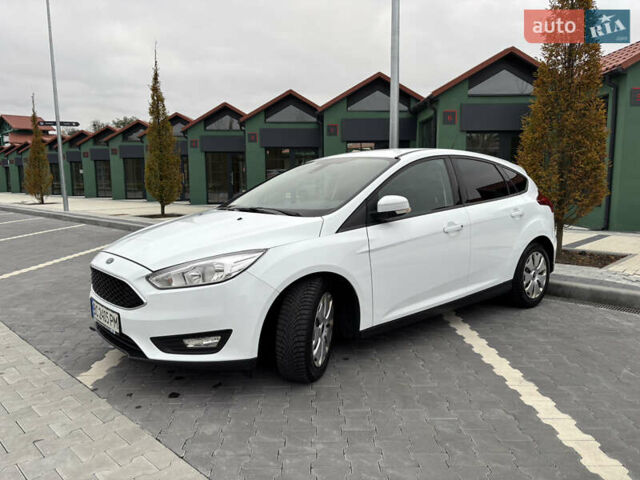 Форд Фокус 2016 в Ирпене на Automoto.ua Белый Форд Фокус, объемом двигателя 1 л и пробегом 109 тыс. км за 8000 $, фото 1 на Automoto.ua
